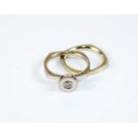 Paar Ringe 750 Weißgold, ein Ring mit einem Brillanten besetzt, ca. 0,17 ct, Ringdurchmesser 16