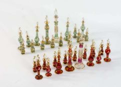 Schachfiguren aus orientalischen Glasflakons 2. Hälfte 20. Jh., Glas, partiell farbig und gold