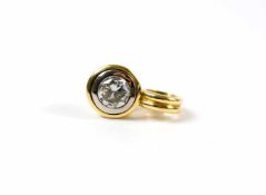 Anhänger 750 Gelb- und Weißgold, besetzt mit einem Brillanten, ca. 0,75 ct, si2/K-L, Länge 1,8 cm,