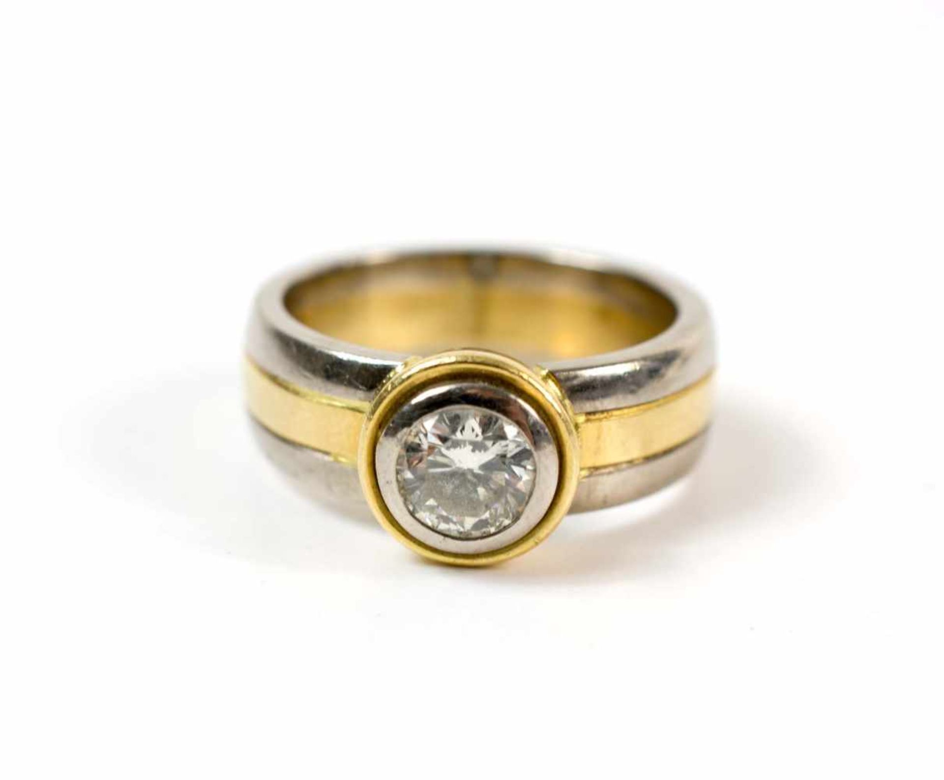 Solitärring 750 Gelb- und Weißgold, besetzt mit einem Brillanten, ca. 0,75 ct, pi1/M-N,