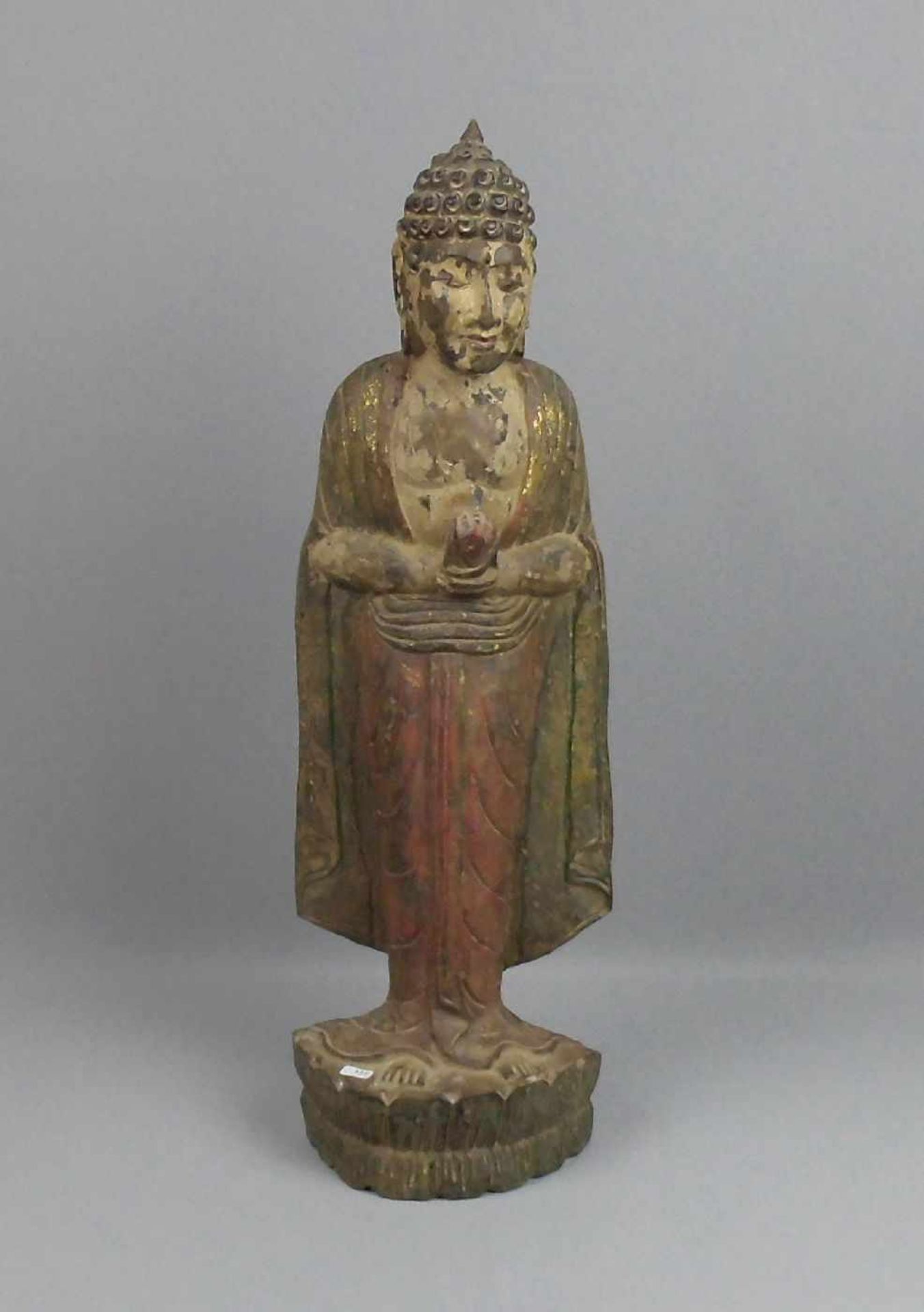 STEHENDER BUDDHA AUF DEM LOTUSTHRON, Holz, geschnitzt, farbig gefasst und mit Goldakzentuierungen