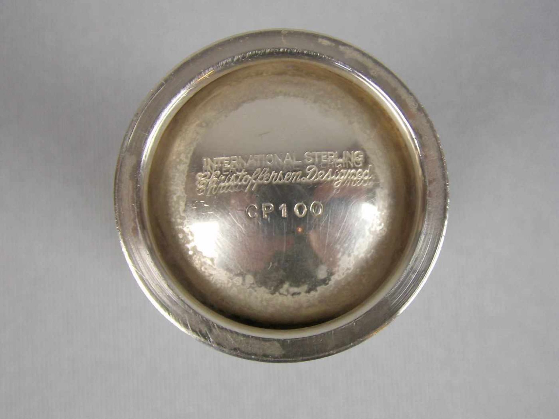 8 LIKÖR-BECHER / SCHNAPS-BECHER/ small silver cups, Sterlingsilber (357 g), unter dem Stand bez. " - Bild 3 aus 3