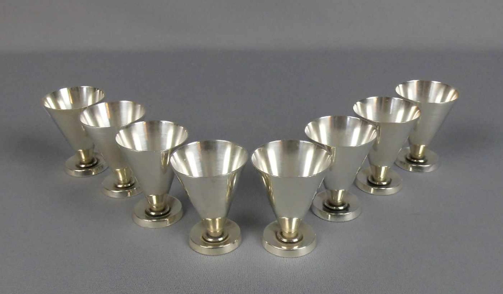 8 LIKÖR-BECHER / SCHNAPS-BECHER/ small silver cups, Sterlingsilber (357 g), unter dem Stand bez. "