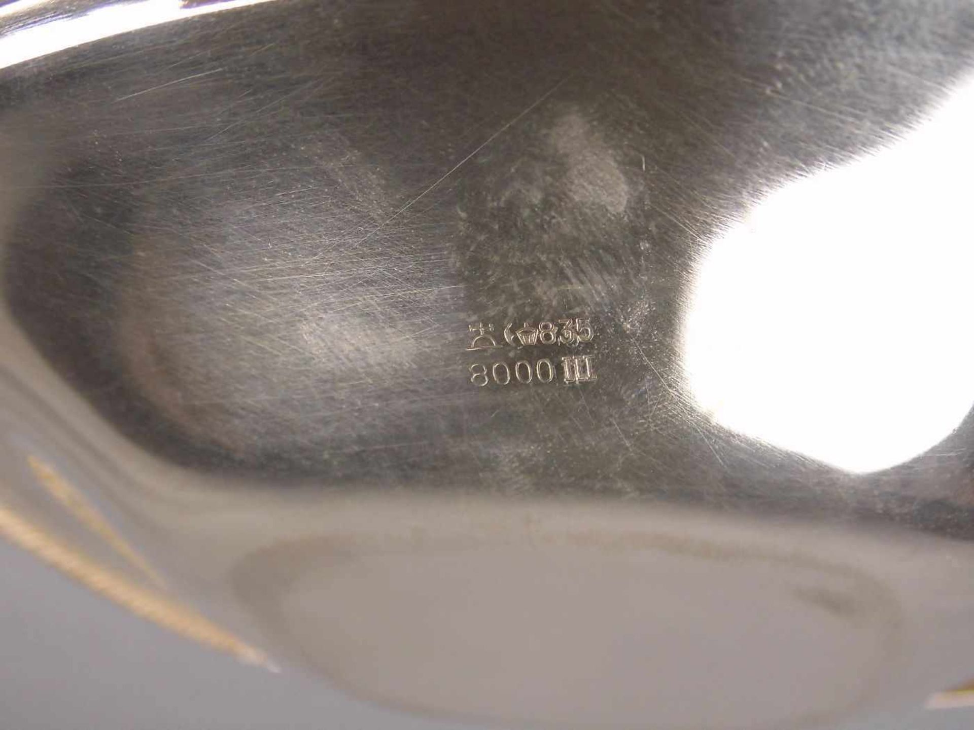SCHALE / bowl, 835er Silber (99 g). Flach gemuldete Karreeschale mit godroniertem Profilrand. H. 2 x - Bild 3 aus 3