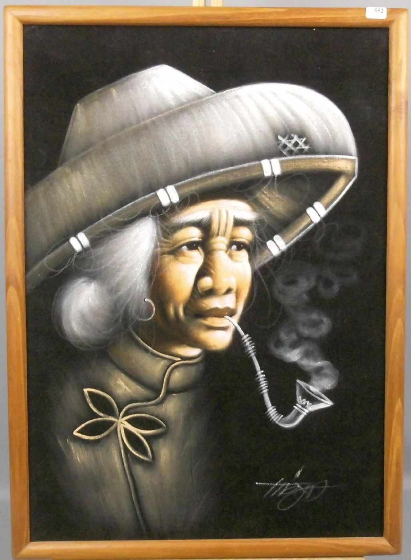 PASTELL: "Bildnis einer Asiatin mit Pfeife und Strohhut", u. r. unleserlich signiert. Pastell auf