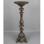 GROSSER LEUCHTER / KERZENSTÄNDER, Bronze, um 1900. Balusterschaft auf dreipassigem Stand mit