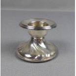 KERZENSTÄNDER / TISCHLEUCHTER/ candlestick, 835er Silber, deutsch, gemarkt mit Halbmond, Krone und