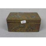 ASIATISCHE SCHATULLE / box, Messing, um 1900. Eckgerundete Quaderform mit leicht aufgewölbtem