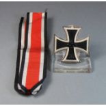 ORDEN / EHRENZEICHEN / medal: "Eisernes Kreuz" 1939, II. Klasse, am Band; Bandring mit geprägter