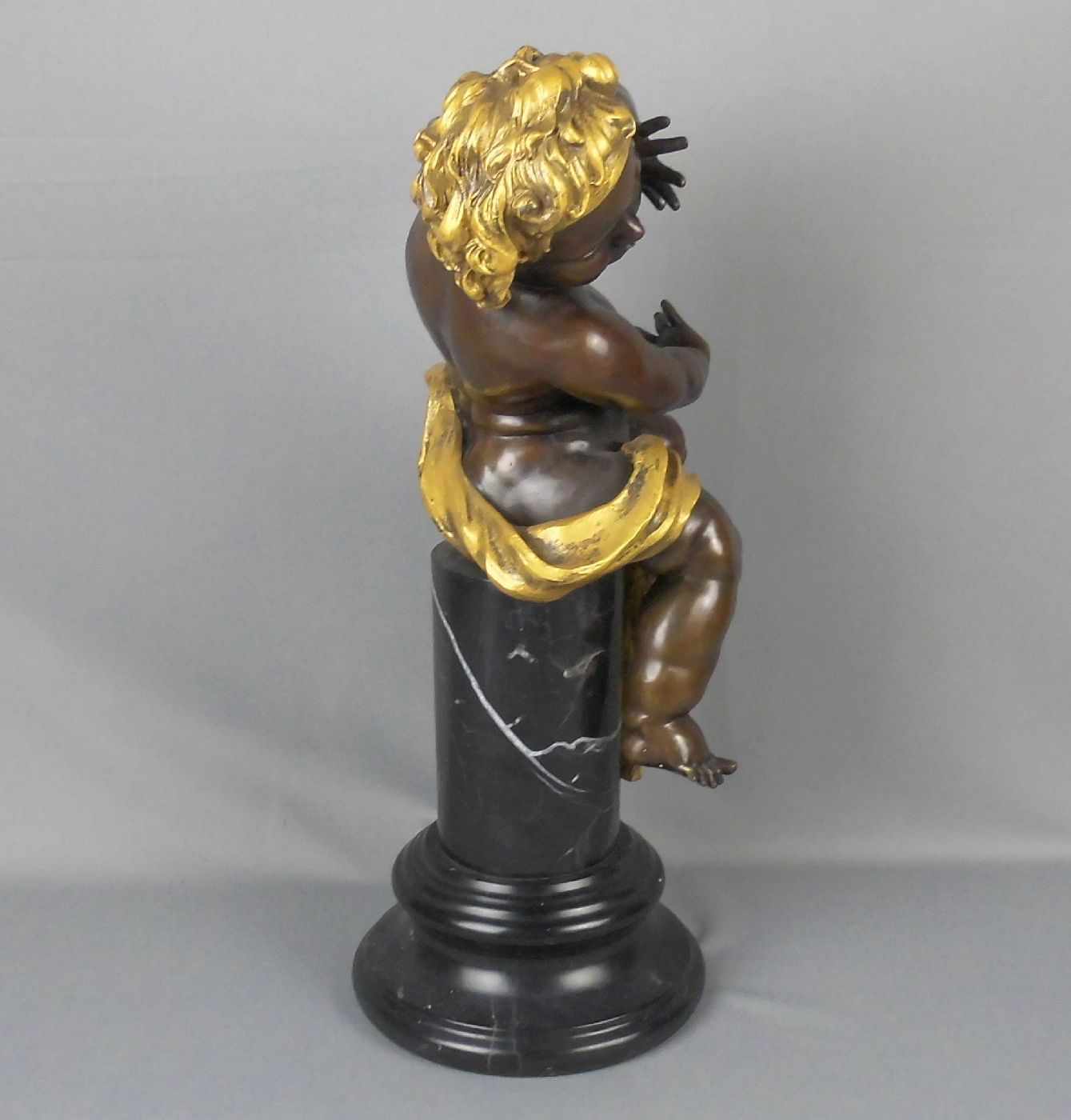 ANONYMUS (Bildhauer des 19./20.), Skulptur / sculpture: "Putto auf Säulenschaft", Bronze, - Image 4 of 4