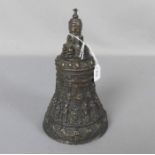 GLOCKE MIT BIBLISCHEN UND CHRISTLICHEN MOTIVEN, Bronze, 18. Jh.; mehrzoniger Aufbau mit