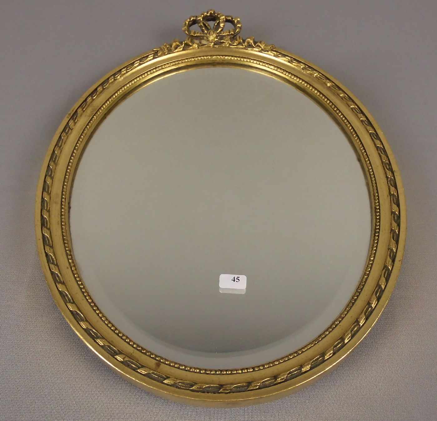 SPIEGEL / TISCHSPIEGEL / small mirror, um 1900. Kleiner Spiegel mit Facettschliff im ovalen