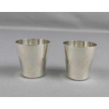 2 LIKÖR - BECHER / SCHNAPS-BECHER / small silver cups, 800er Silber (54 g), unter dem Stand bez. "