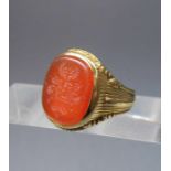 ADELS - RING, 750er Gelbgold (15 g), im Karneolschild im Tiefschnitt das Wappen derer von Rosenzweig