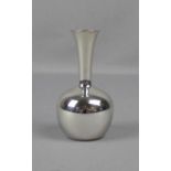 KLEINE VASE/ small vase, 835er Silber (57,5 g), deutsch, gepunzt mit Halbmond, Krone,