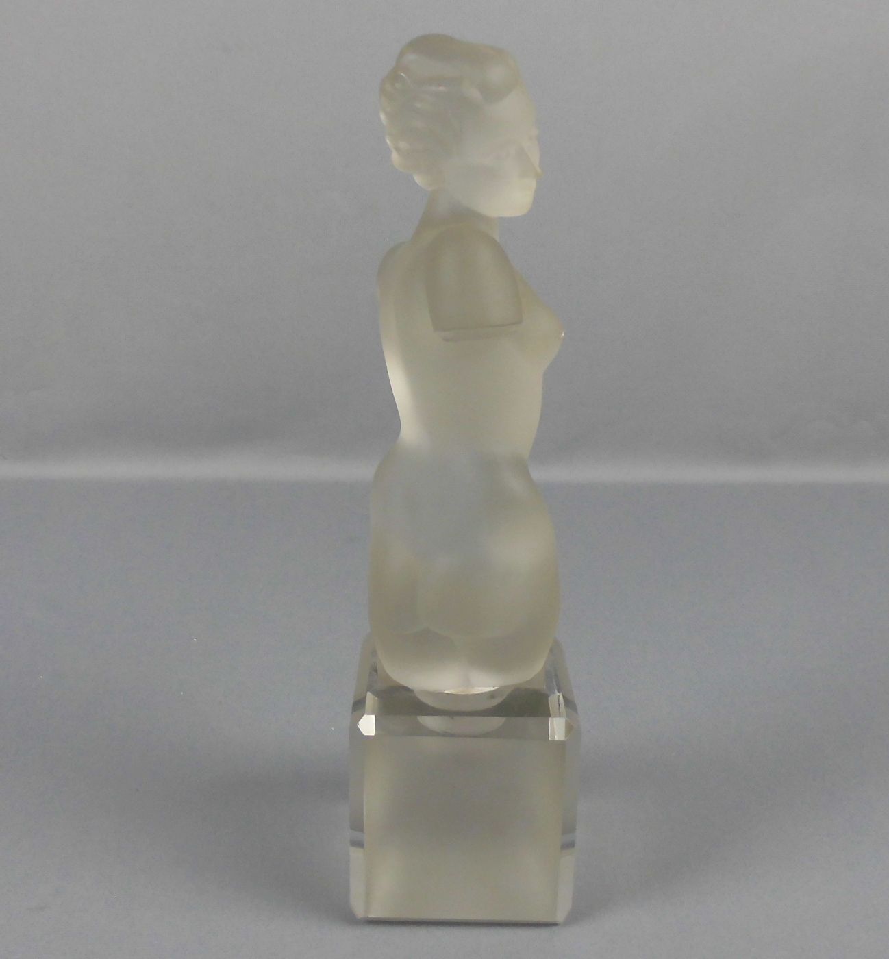 GLAS - SKULPTUR: "Weiblicher Akt / Torso", Kristallglas mit satinierten Partien, gearbeitet im - Bild 4 aus 4