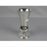 VASE, 835er Silber (190 g), deutsch gepunzt mit Halbmond, Krone, Feingehaltsangabe und