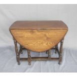 KLAPP - TISCH, sogenannter Gateleg table, England, Eiche um 1900. Zargenrahmen mit 8 Balustern auf 6
