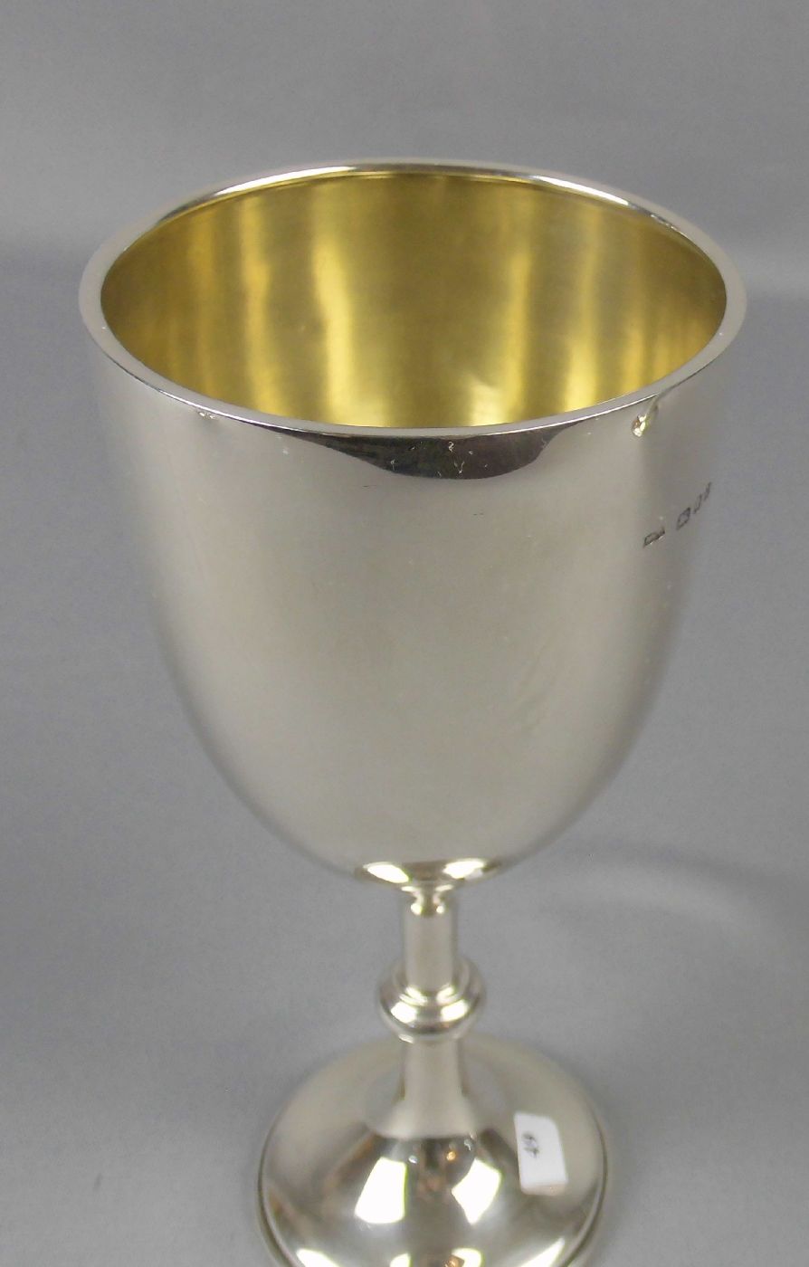 POKAL / WEINKELCH / WEINBECHER/ wine cup, Sterlingsilber (225,57 g), England / London, 1931, - Image 2 of 5