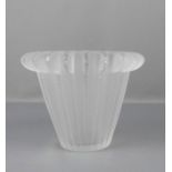 LALIQUE - VASE "ROYAT", Kristallglas, partiell satiniert, unter dem Stand mit Nadelsignatur "Lalique