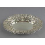 KORBSCHALE / SCHALE / bowl, 835er Silber (344 g). Ovale Form mit durchbrochen gearbeiteter