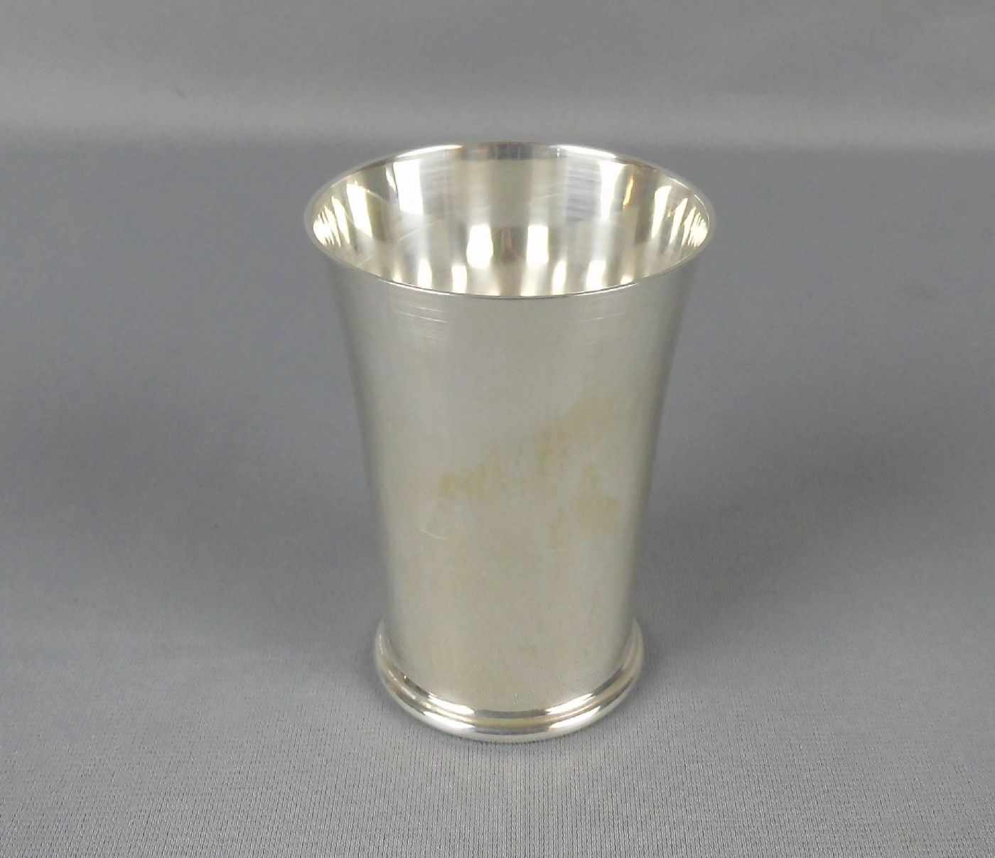 BECHER / silver cup, 835er Silber (149,45 g), deutsch, gepunzt mit Halbmond, Krone,