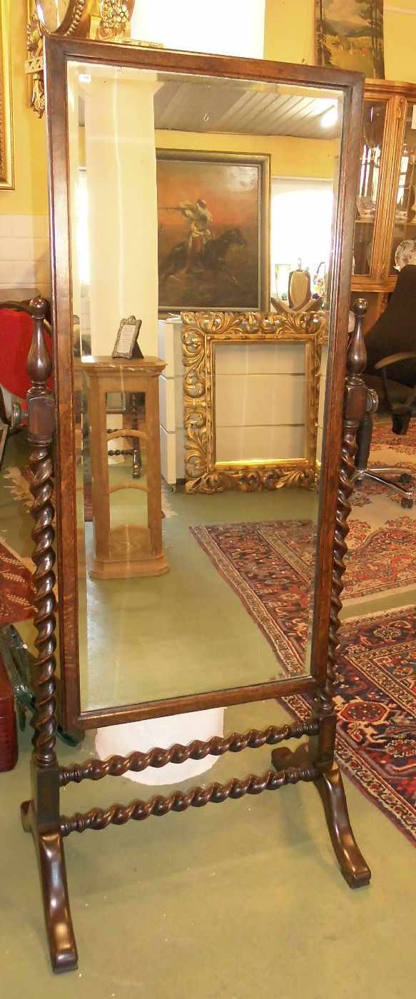 STANDSPIEGEL / ANKLEIDESPIEGEL / standing mirror, gebeizte Eiche und Glas, England, um 1900.