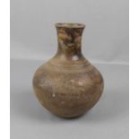 CHINESISCHE VASE / chinese vase, Jin Dynastie / De Qing Yao, 4./5. Jh.; Rundstand, gebauchte,