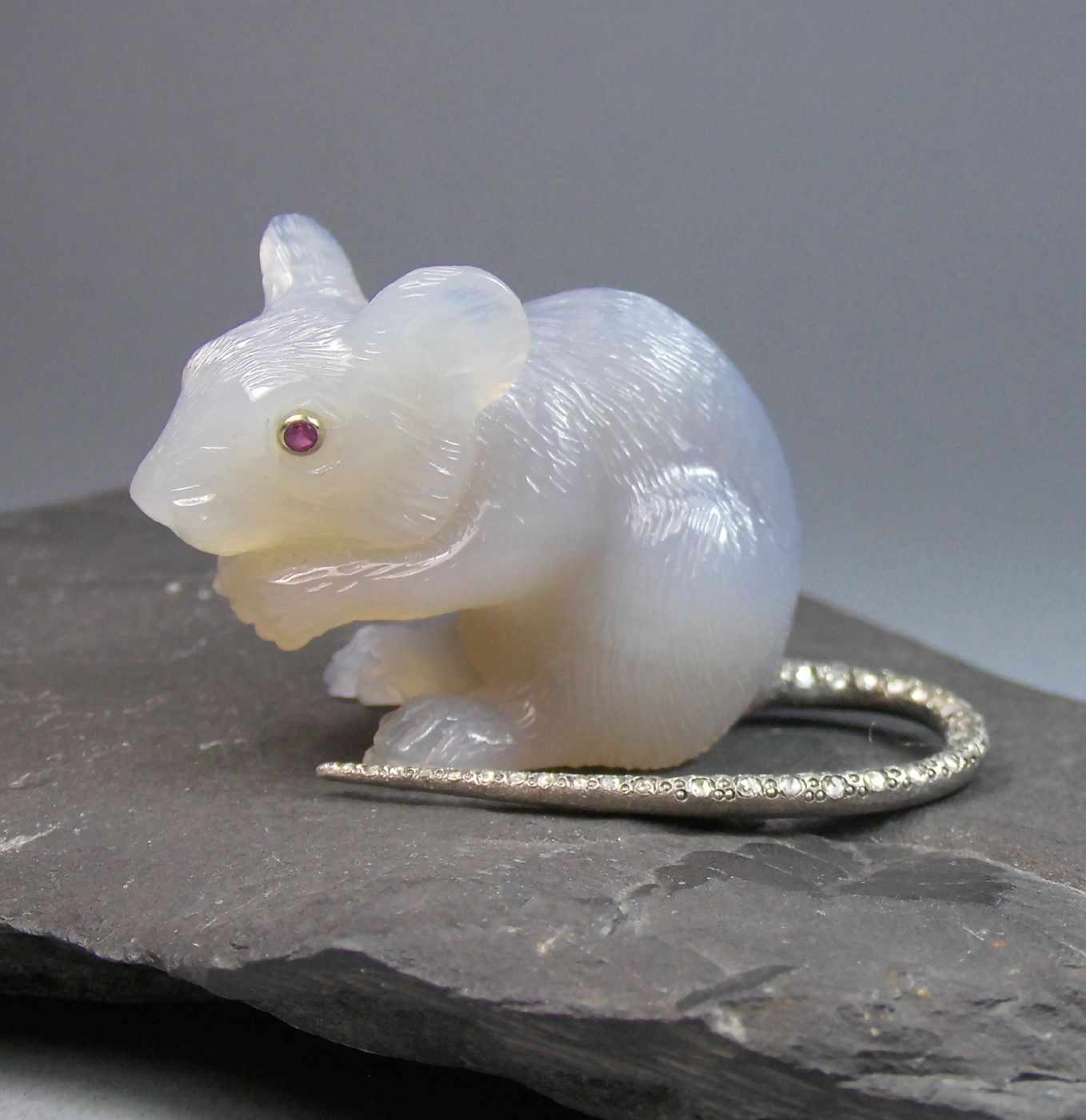 MAUS IM STILE CARL FABERGÉS, St. Petersburg, um 1910 / Agate mouse with silver cadual. Achat, Silber - Image 7 of 14