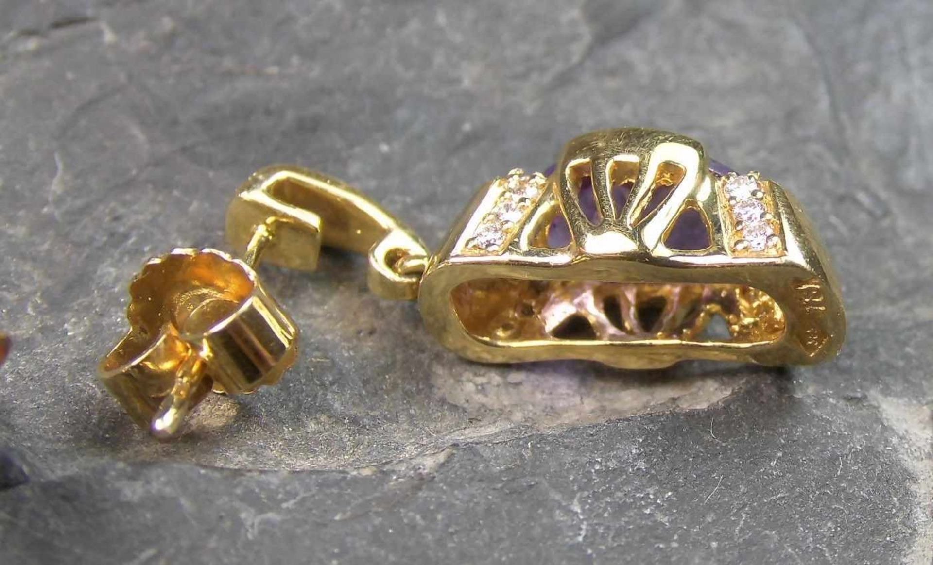 OHRSTECKER / earstuds, 750er Gold (5,8 g), besetzt mit je einem Amethysten und 10 kleinen - Image 2 of 2