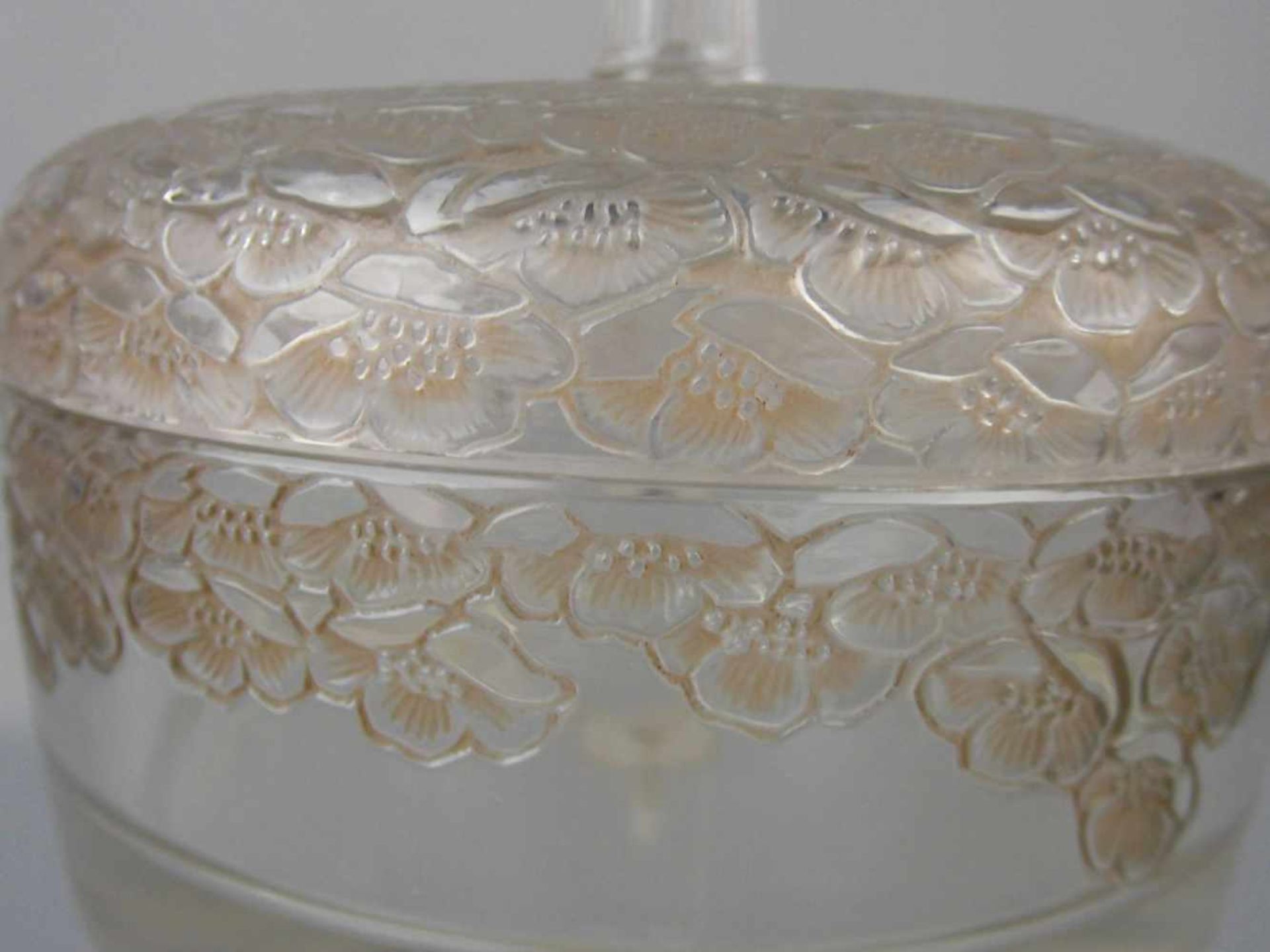 RENÉ LALIQUE - DECKELDOSE / BONBONNIÈRE/ COMPOTTIÈRE/ glas box, 1. H. 20. Jh., Kristallglas mit - Image 2 of 7