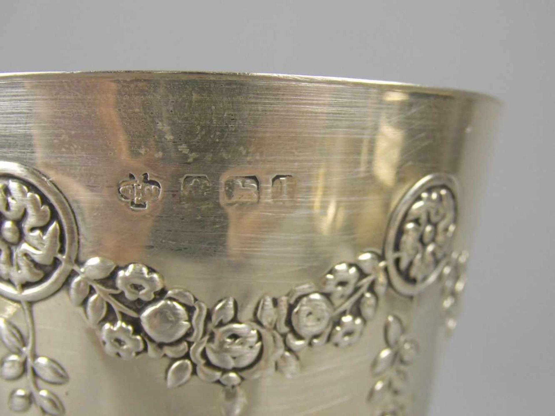 SILBER - BECHER / mug, Sterlingsilber (57,9 g), England, Birmingham, 1910, Meistermarke "William - Image 3 of 5