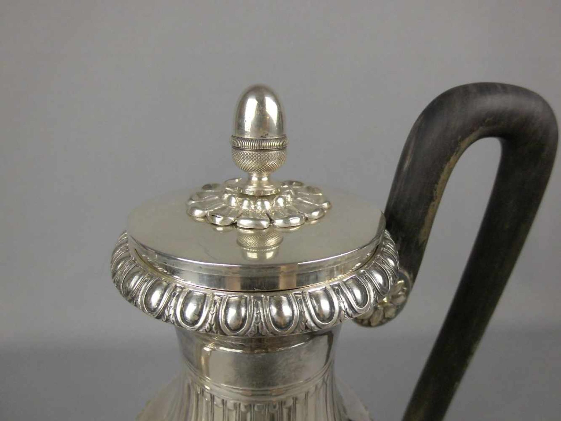 PRÄCHTIGE EMPIRE KAFFEE - KANNE AUS ADELSBESITZ / silver empire coffee pot from nobility estates, - Image 8 of 15