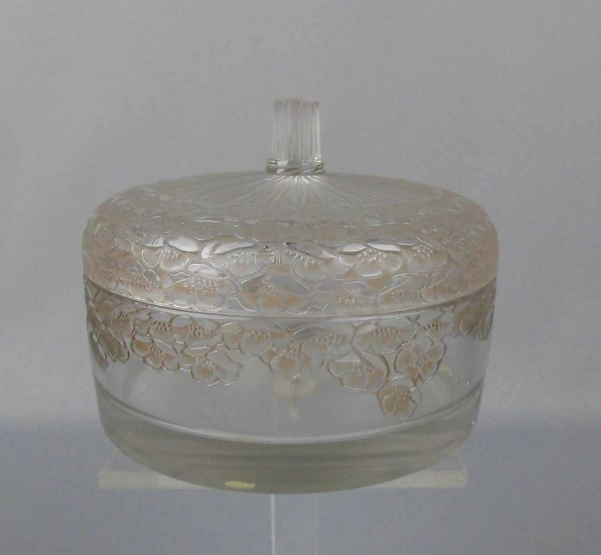 RENÉ LALIQUE - DECKELDOSE / BONBONNIÈRE/ COMPOTTIÈRE/ glas box, 1. H. 20. Jh., Kristallglas mit