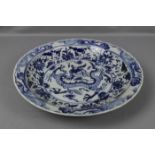 GROSSE SCHALE / bowl, China, 20. Jh., unterglasur gemarkt, retrospektive Marke im Doppelkreis "Great