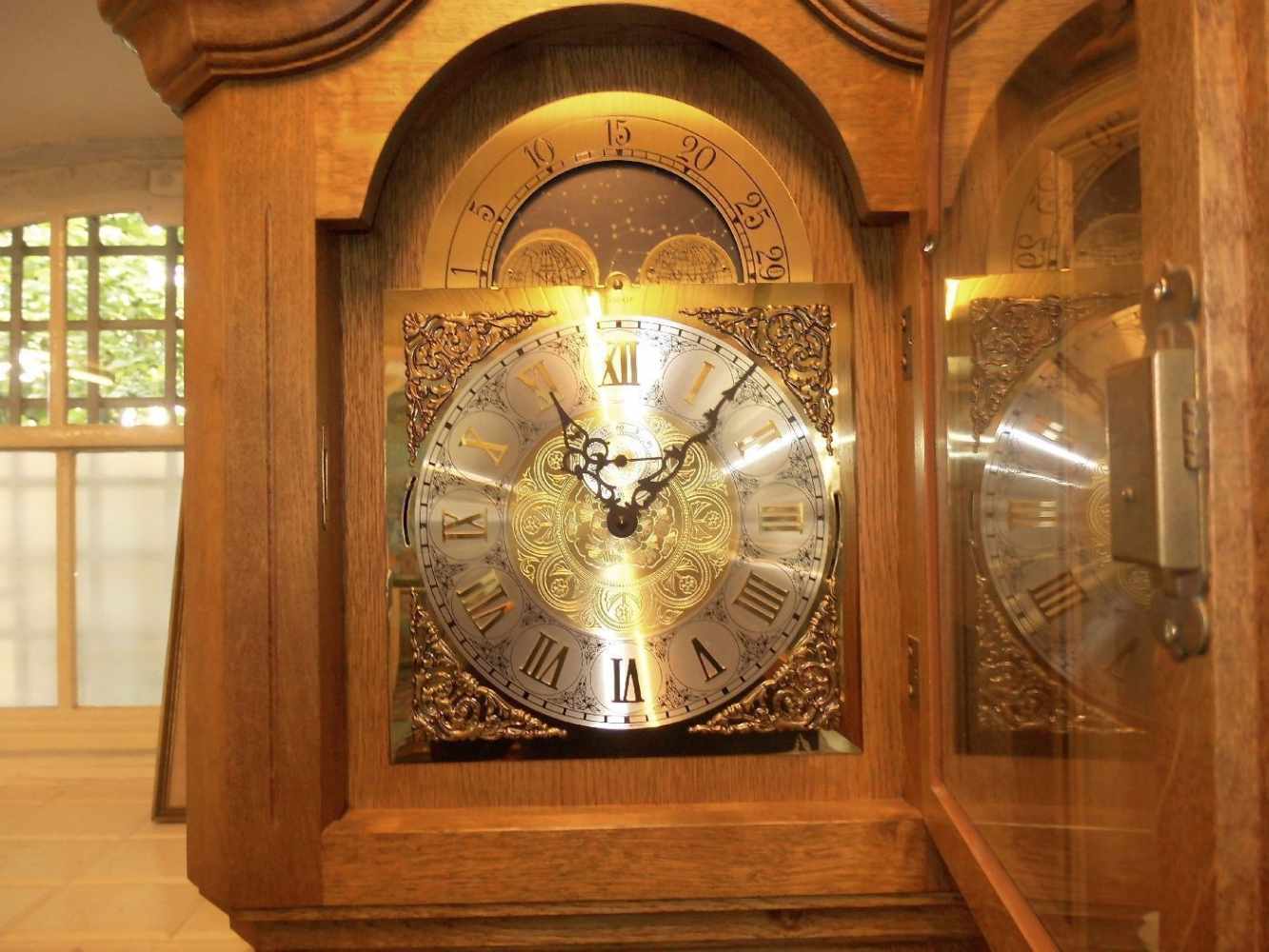 STANDUHR / clock, gearbeitet nach historischem Vorbild, Kieninger - Uhrwerk, Gehäuse "Holzkunst - Image 4 of 4
