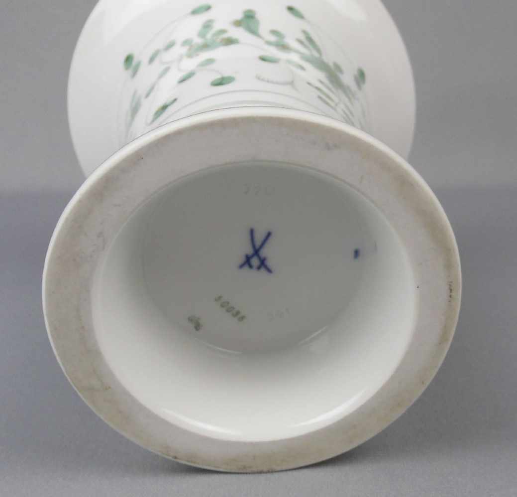 VASE, Porzellan, Manufaktur Meissen, unterglasurblaue Schwertermarke, Marke seit 1934 (1. Wahl) - Image 4 of 5