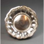 KLEINE SILBERSCHALE / silver bowl, 830er Silber (68 g). Runder Stand, mehrpassig-geschweifter