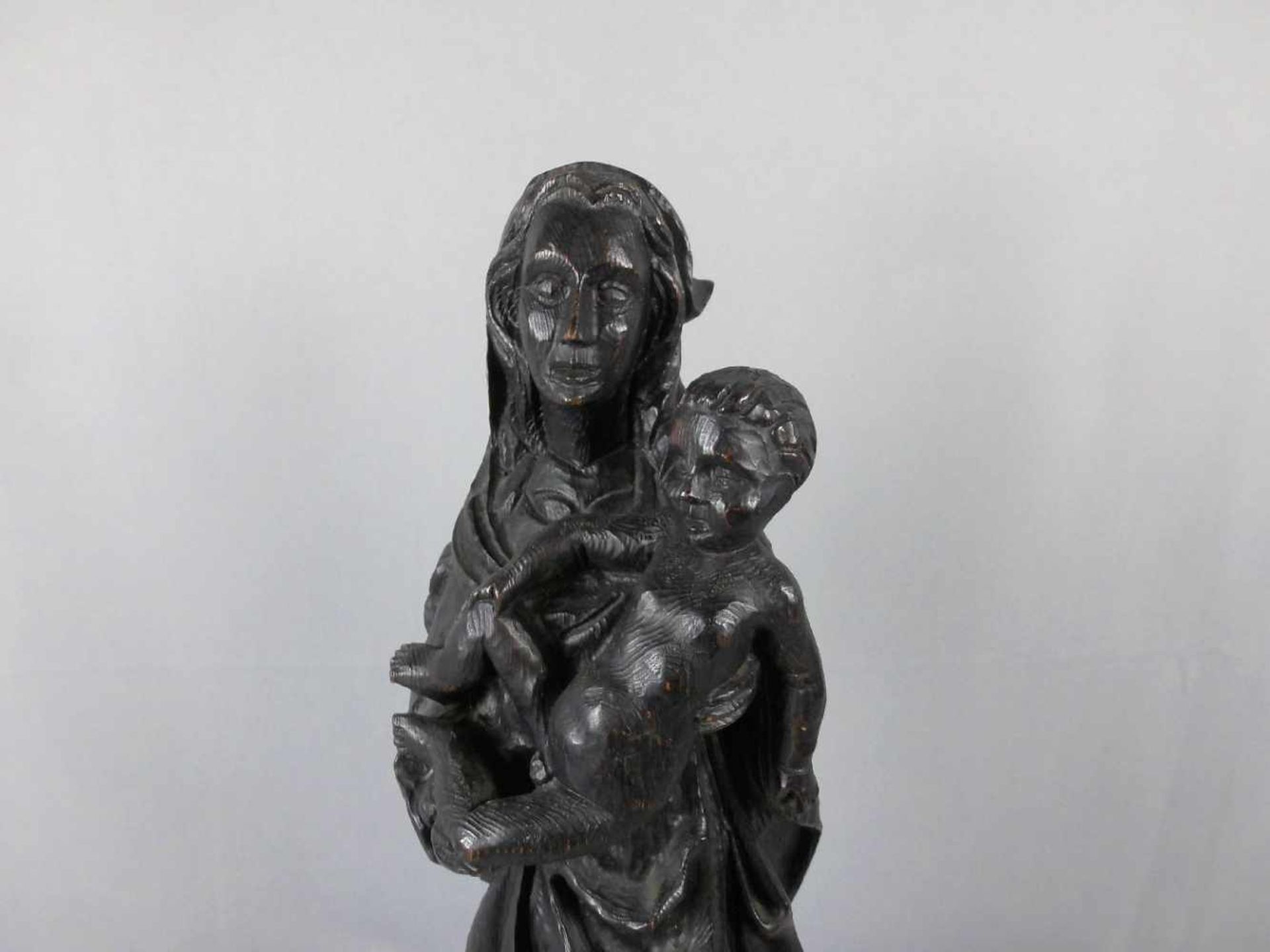 MUTTERGOTTES / MONDSICHEL-MADONNA, ebonisierte Eiche, 2. Hälfte 20. Jh., nach historischem Vorbild - Image 2 of 5