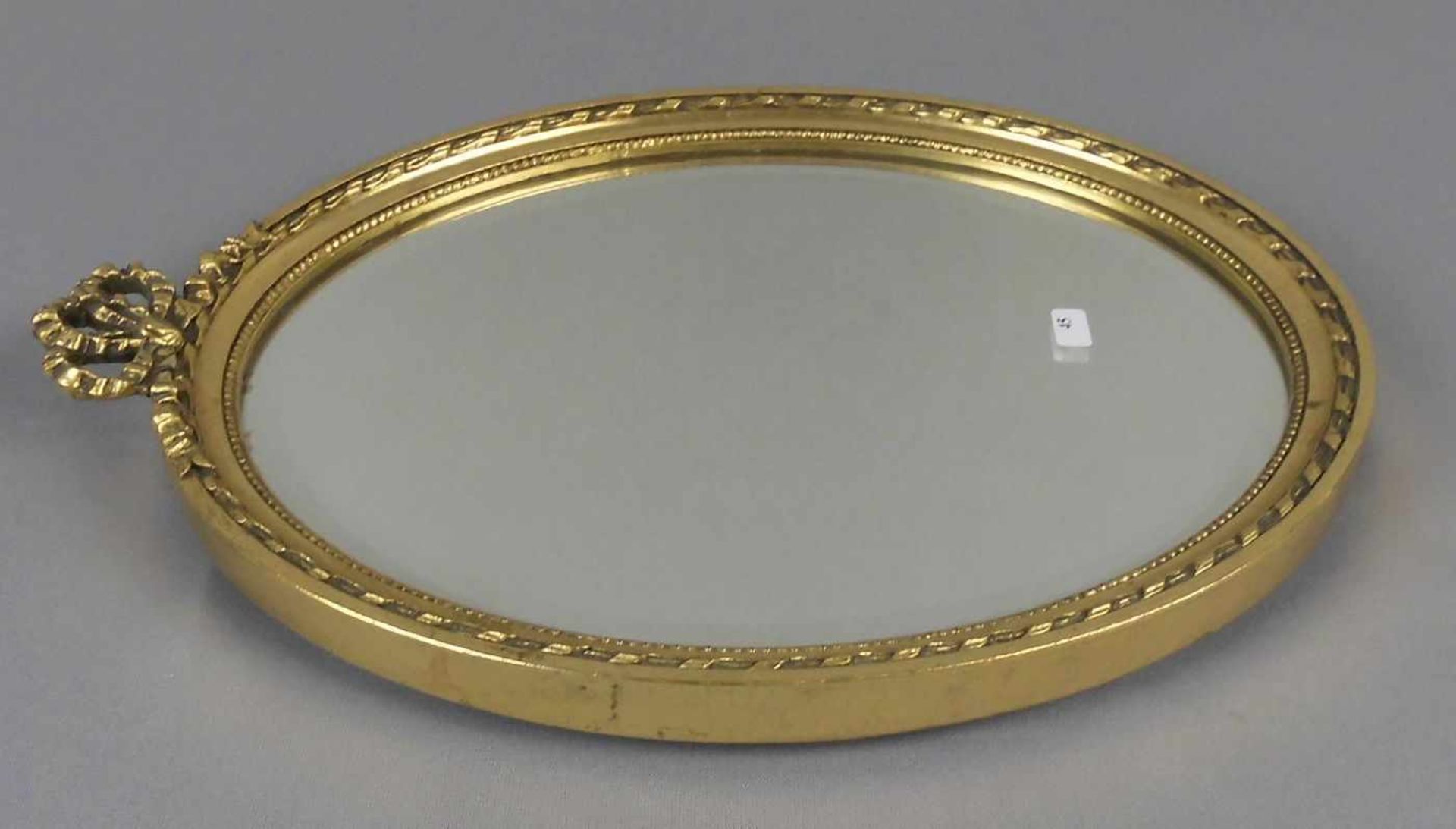 SPIEGEL / TISCHSPIEGEL / small mirror, um 1900. Kleiner Spiegel mit Facettschliff im ovalen - Bild 2 aus 4