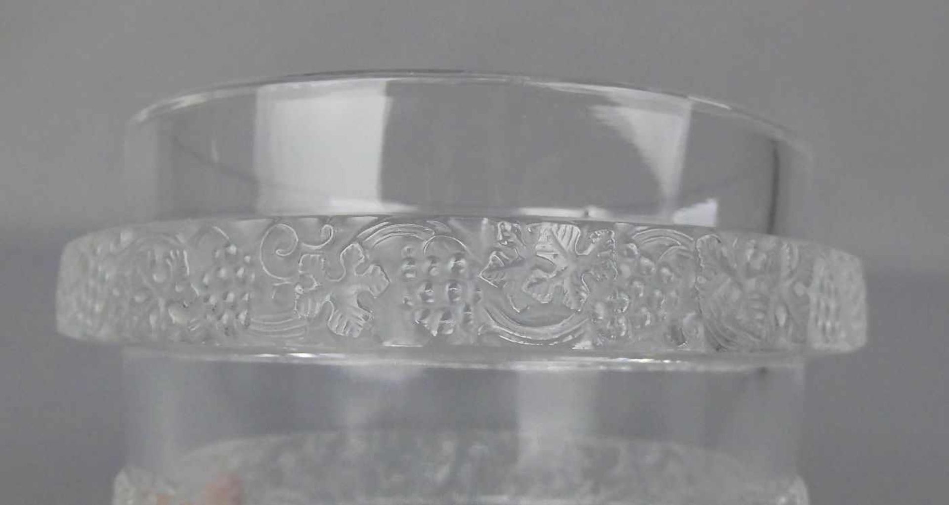 LALIQUE - VASE / WEINKÜHLER, Kristallglas, partiell satiniert, unter dem Stand mit Nadelsignatur " - Bild 2 aus 5
