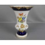 MEISSEN PRUNK - VASE, Porzellan, unterglasurblaue Schwertermarke, Marke seit 1934 (1. Wahl) sowie