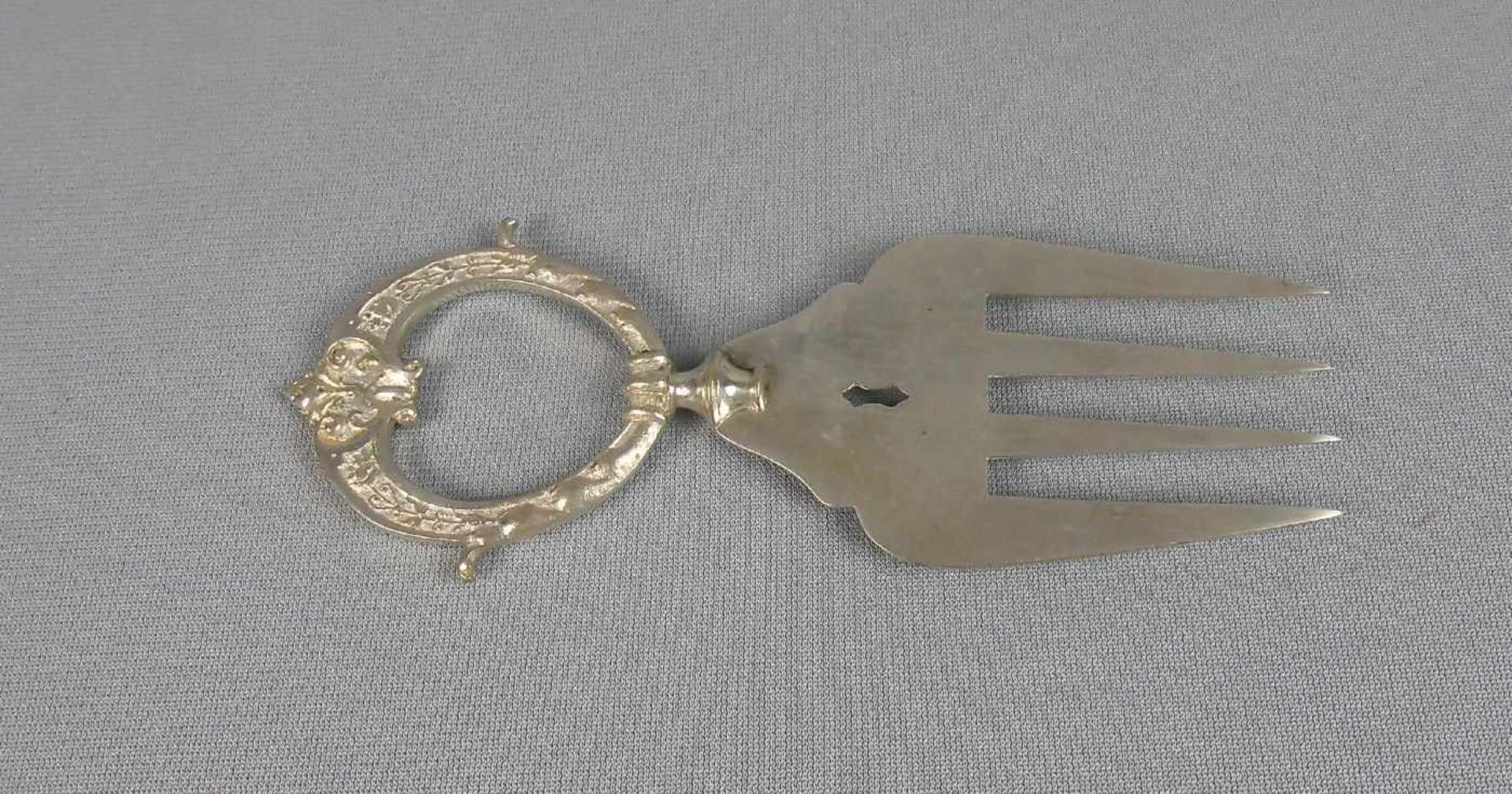 VORLEGEGABEL / serving fork, deutsch, Historismus, gem. "W.M.N.N" (Marke um 1900), - Bild 2 aus 3