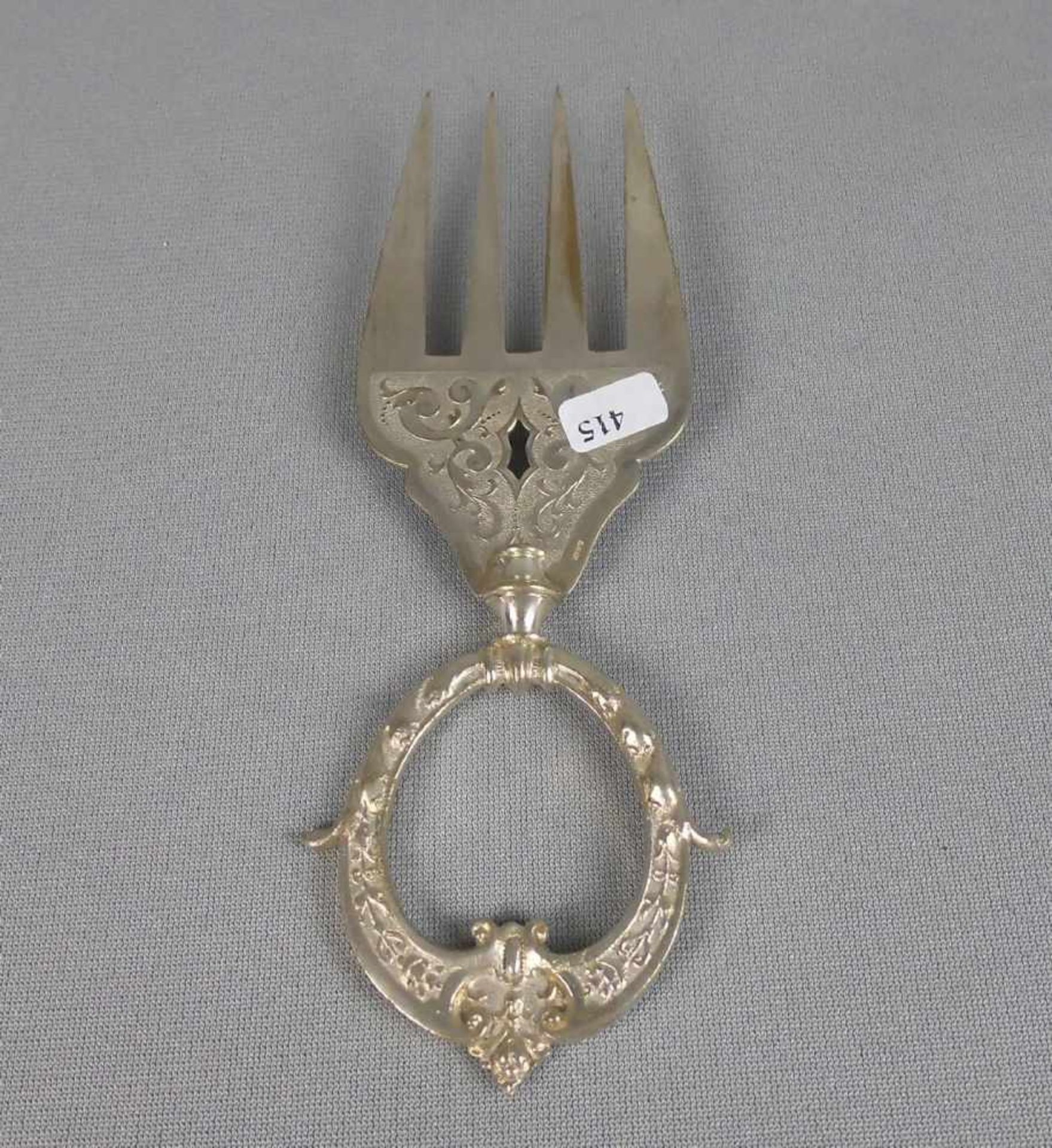 VORLEGEGABEL / serving fork, deutsch, Historismus, gem. "W.M.N.N" (Marke um 1900),