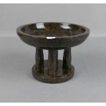 SCHALE / FUSSSCHALE / TAFELAUFSATZ / bowl on a stand, Naturstein, braun und beige marmoriert.