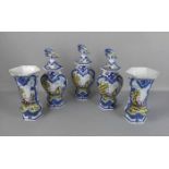 KONVOLUT VON FÜNF VASEN - DELFTER GARNITUR / five vases delftware, Delfter Fayence, um 1900,