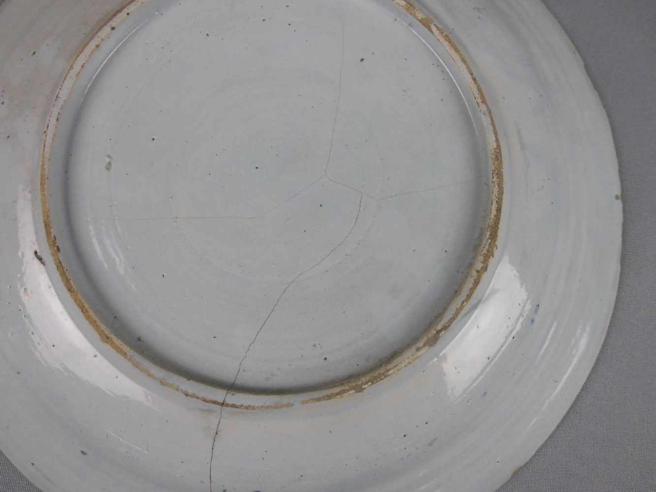 GROSSER DELFTER TELLER / delftware plate, Delfter Fayence / Keramik, ungemarkt, polychrom - Image 4 of 4