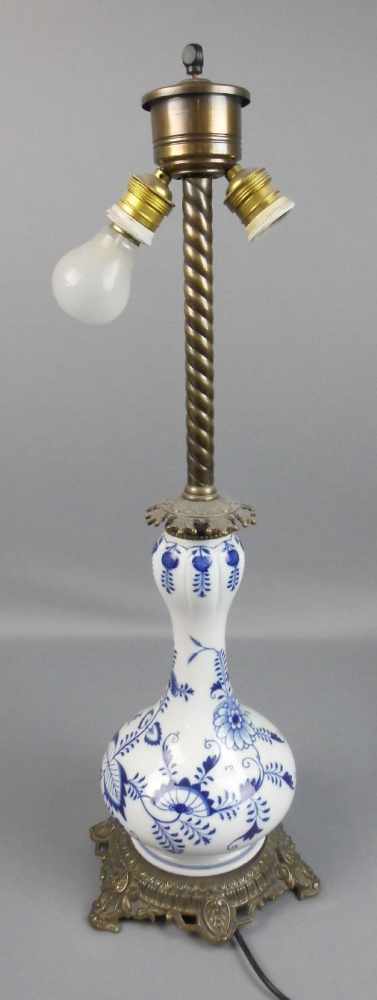 MEISSEN LAMPE / TISCHLAMPE mit Vasenfuß und Metallmonturen. Meissen-Vase in Kalebassenform als - Image 2 of 5