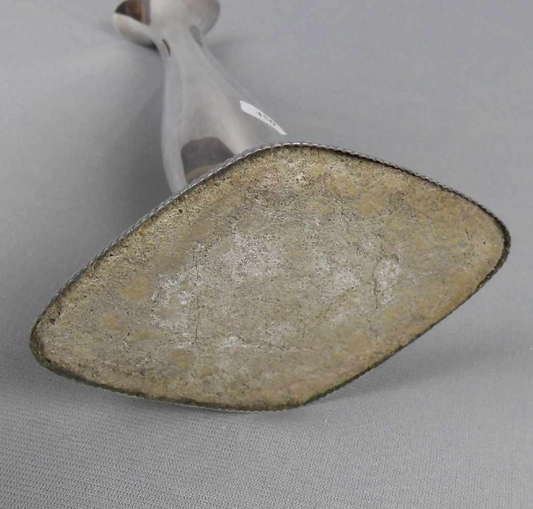 Vase, 830er Silber (mit beschwertem Fuß 212 g). Gebauchte und polygonal gebrochene Form mit - Image 4 of 4