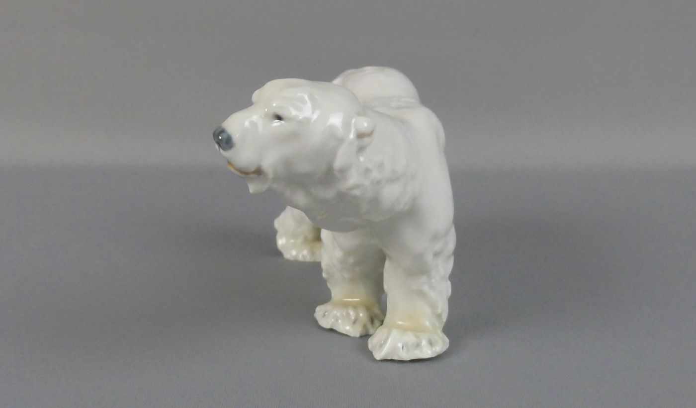 PORZELLANFIGUR "EIS - BÄR / LAUFENDER EISBÄR", Manufaktur Meissen, unterglasurblaue - Image 2 of 6